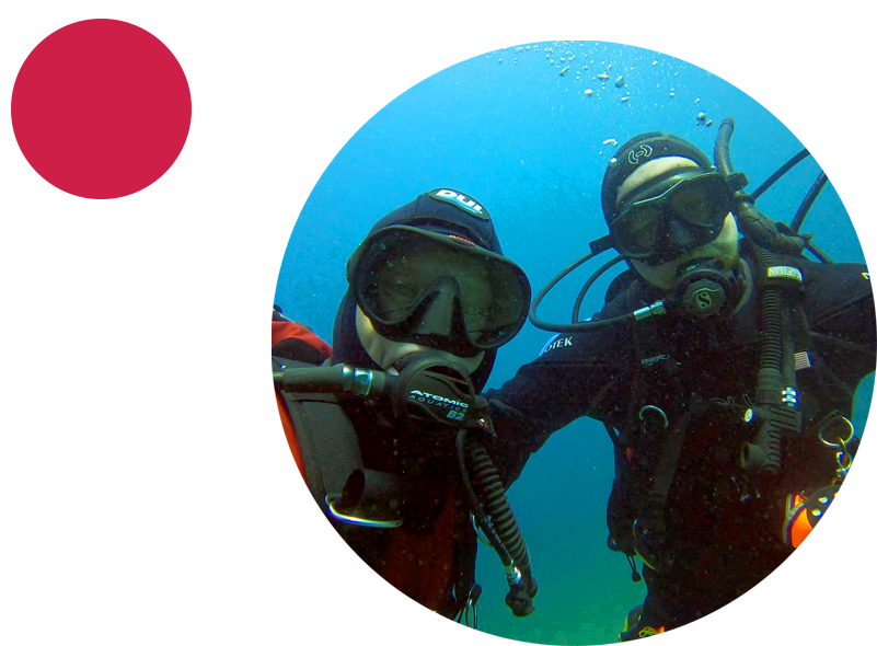 Students diving together with Double Down Divers.